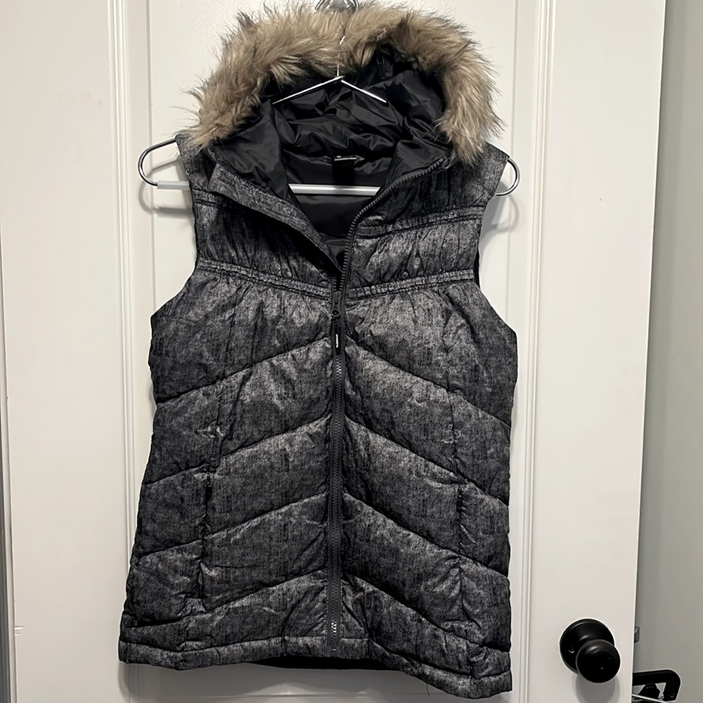 Mondetta puffer vest in a faux jean look with fur trimmed good size Small